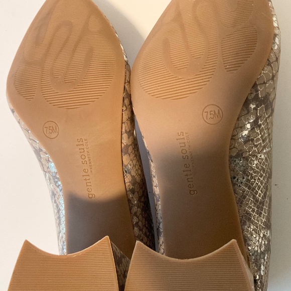 GENTLE SOULS Dionne Pointed Toe Lt Brown Snake Embossed Pump Size 7.5 
LIKE NEW - Picture 7 of 11